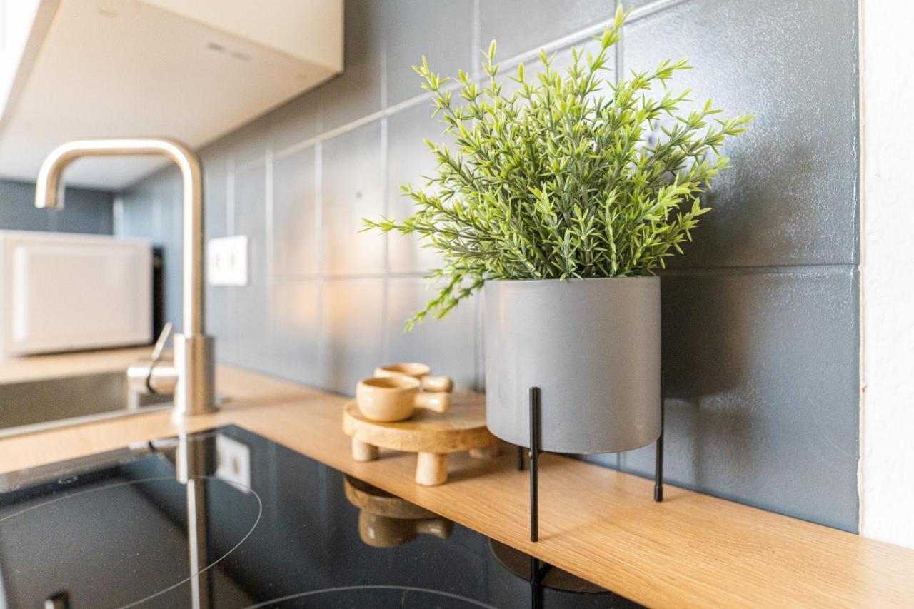 Vollausgtesttattes Modernes Studio,nahe Btu,netflix,kostenloser Tiefgaragenstellplatz Apartment Cottbus